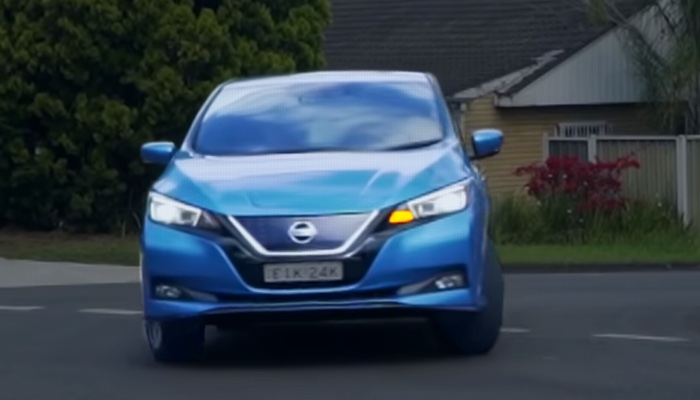 Nissan Leaf turn signalling