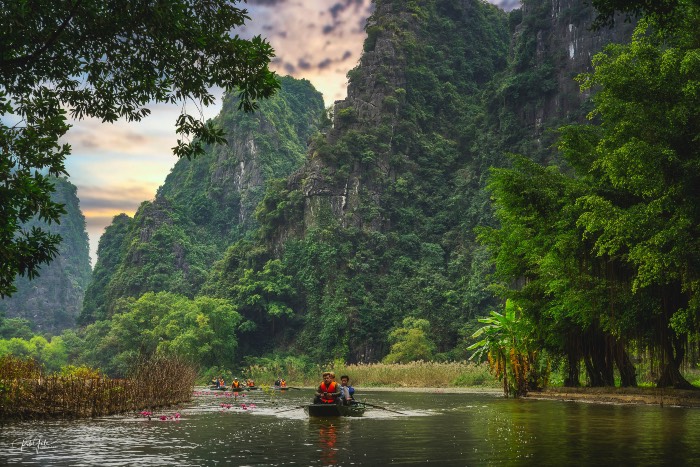 Boat trip in Ninh Binh © Rob Gale